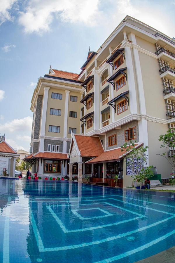 Kampong Thom Palace Hotel Exterior foto
