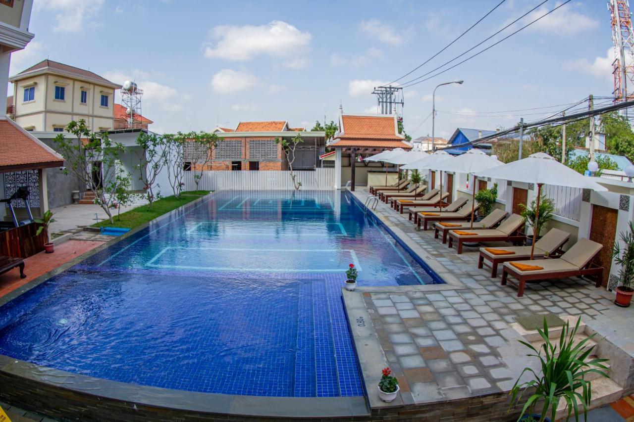 Kampong Thom Palace Hotel Exterior foto